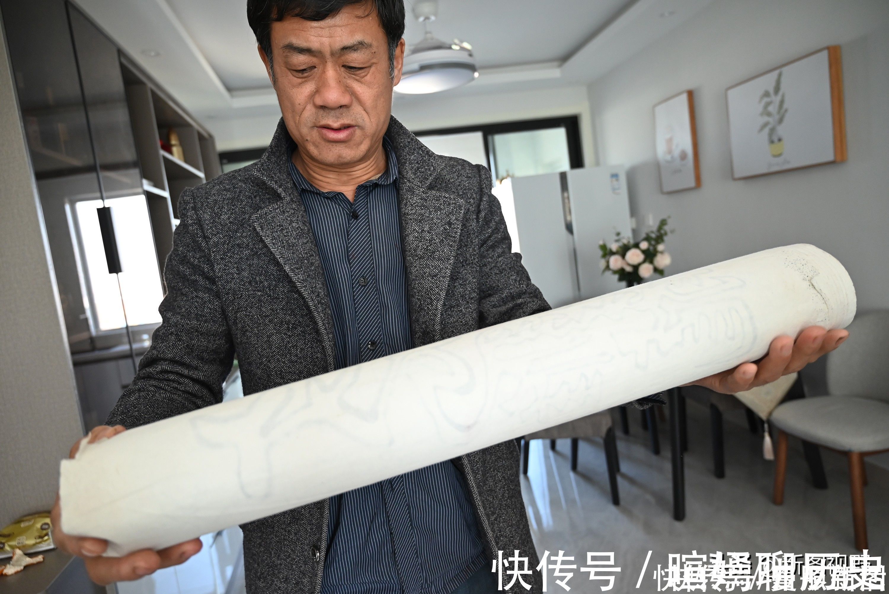 汉字$52岁男子历时一年,抄写2万字古书估价20万,字体特殊头回见