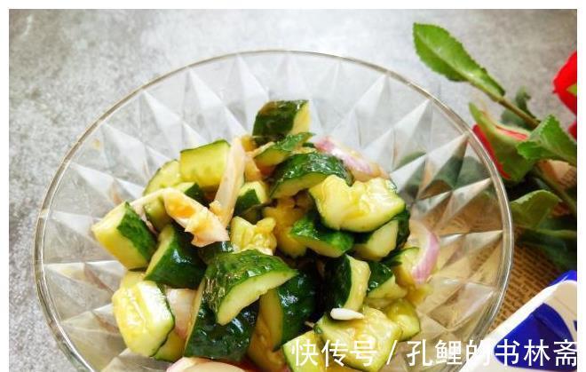 披萨饼|一家四口的早餐,吃披萨最过瘾,有肉有菜还有饼,老公孩子抢着吃