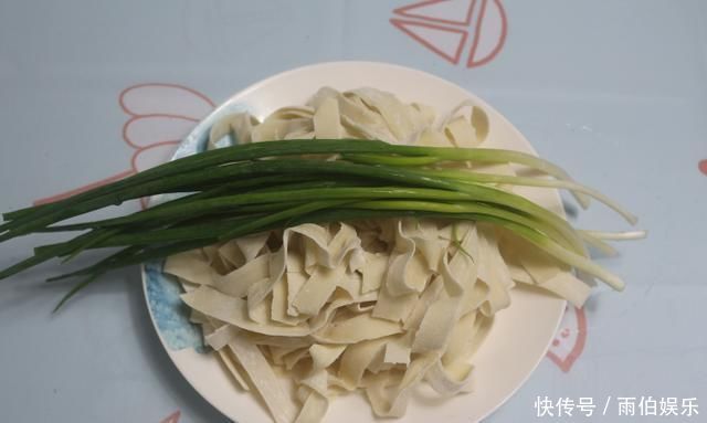 葱油拌面怎么做才好吃记住4步就可以,懒人做法,家人都爱吃