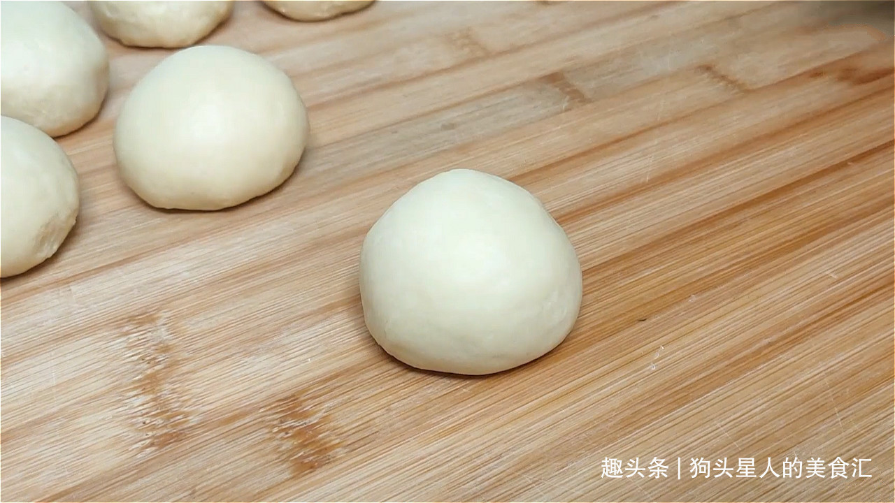 电饭煲|1碗面粉2个鸡蛋，教你在家做面包，不用烤不用电饭煲，拉丝又松软