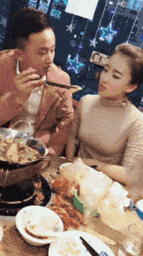 |搞笑GIF:和朋友一起吃饭, 就这个菜没敢动筷子!