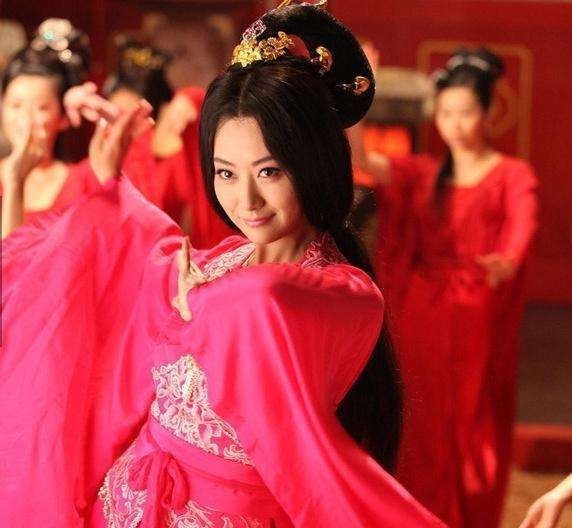  父亲|她拒绝王爷和皇上求婚，下嫁一“呆子”，20年后“呆子”成皇帝