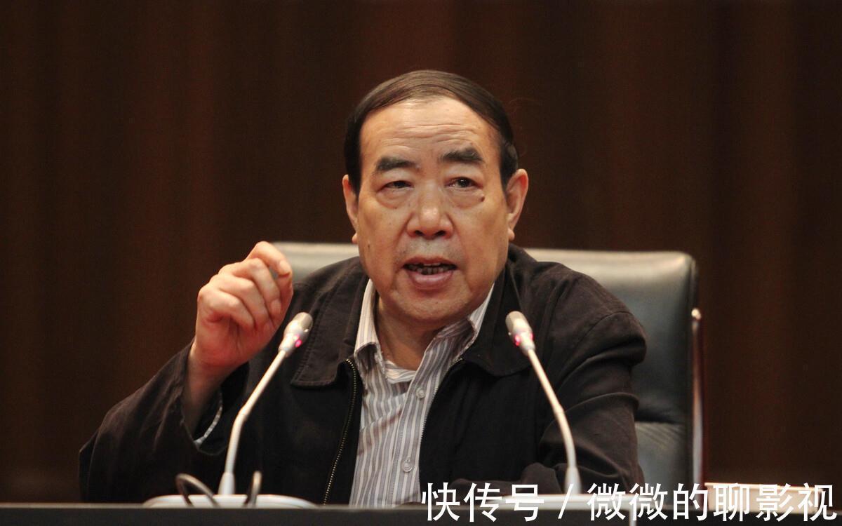 老百姓|贾浅浅的“屎尿屁”诗，发布后引起争议，她的写作水平究竟如何？