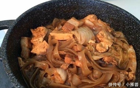 齐才|婆婆请客抠门，6人吃饭只点5道菜，端上来后众人蒙住