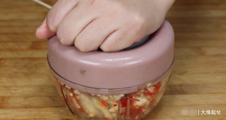 80岁老厨师教我的万能凉拌汁,拌什么都好吃,香辣开胃,真得劲