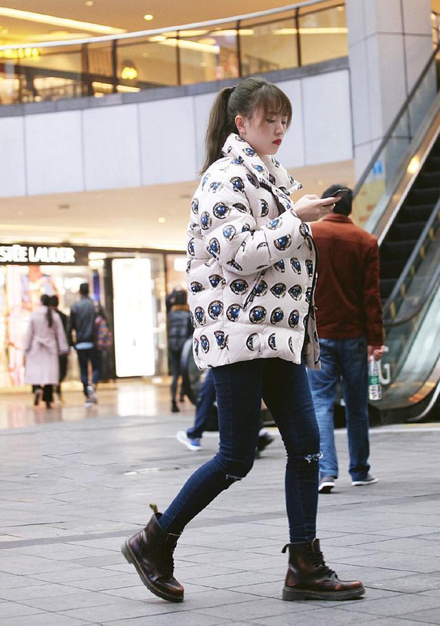 时尚 时髦的皮衣搭配打底裤,恰到好处呈现气质魅力,营造出气场