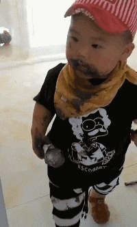 |搞笑GIF段子:初次带女朋友回家,这吃相有点吓坏家人啊