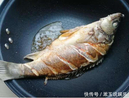 煎鱼|无论煎啥鱼，“最怕”先开火后倒油，学会这技巧，鱼肉金黄不破皮
