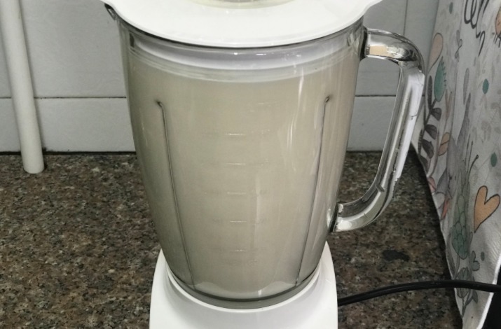 早餐别给孩子做豆浆了，试试这个腰果露，自己做比外面的放心