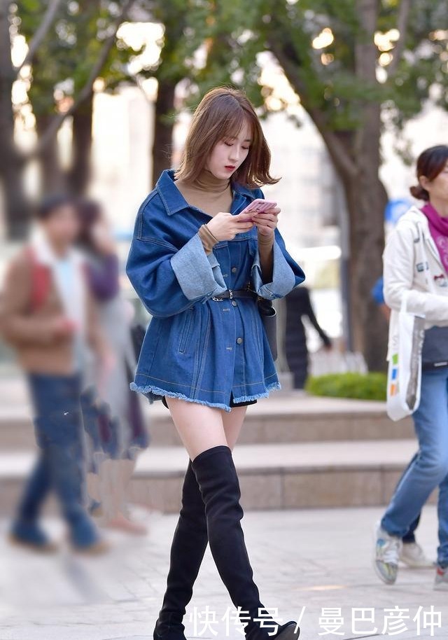 下装|牛仔外套搭配短裤,营造出下装消失的效果,穿出时髦优雅的气质