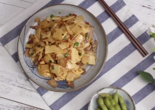 居家分享冬笋肉片的好吃做法，鲜香解腻又营养，老少皆宜的美食