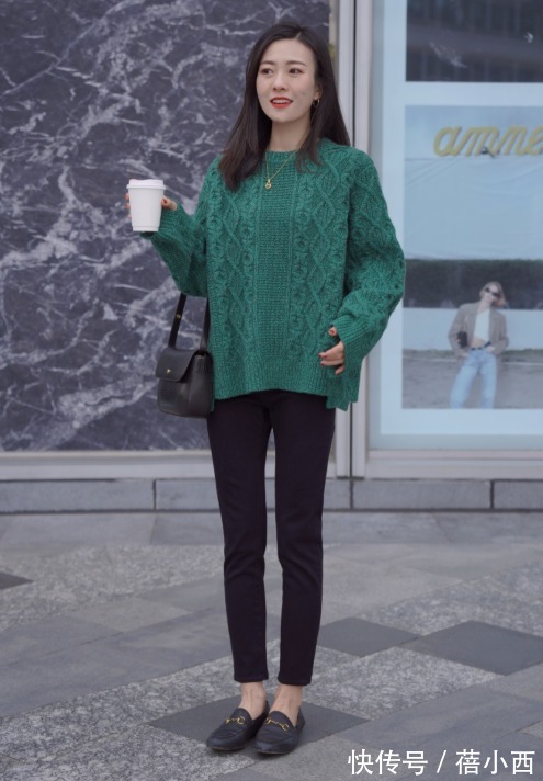 乐福鞋 终于明白“奶奶衫”为什么是2022最火单品,简约耐看还显瘦,超美