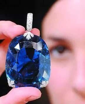 吊坠是女性的重要标志,更具历史意义,复古设计宝石更显收藏价值