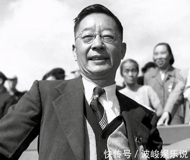 作家&老舍跳湖前,在公园湖边坐了整整一天,是什么让他最终决定去死