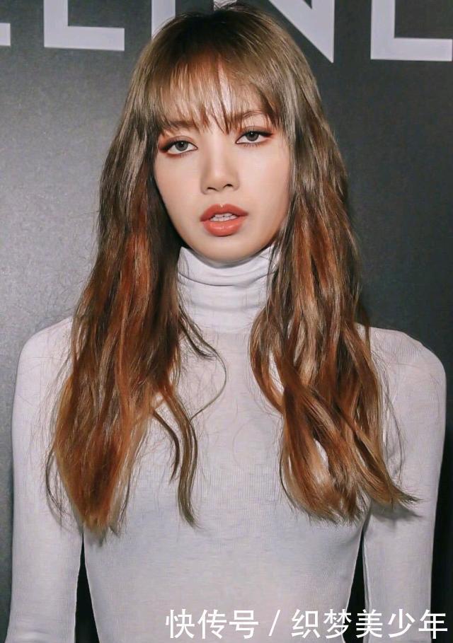 裤子|Lisa穿露脐装高调炫腹,穿错裤子大腿粗一圈,这下翻车了