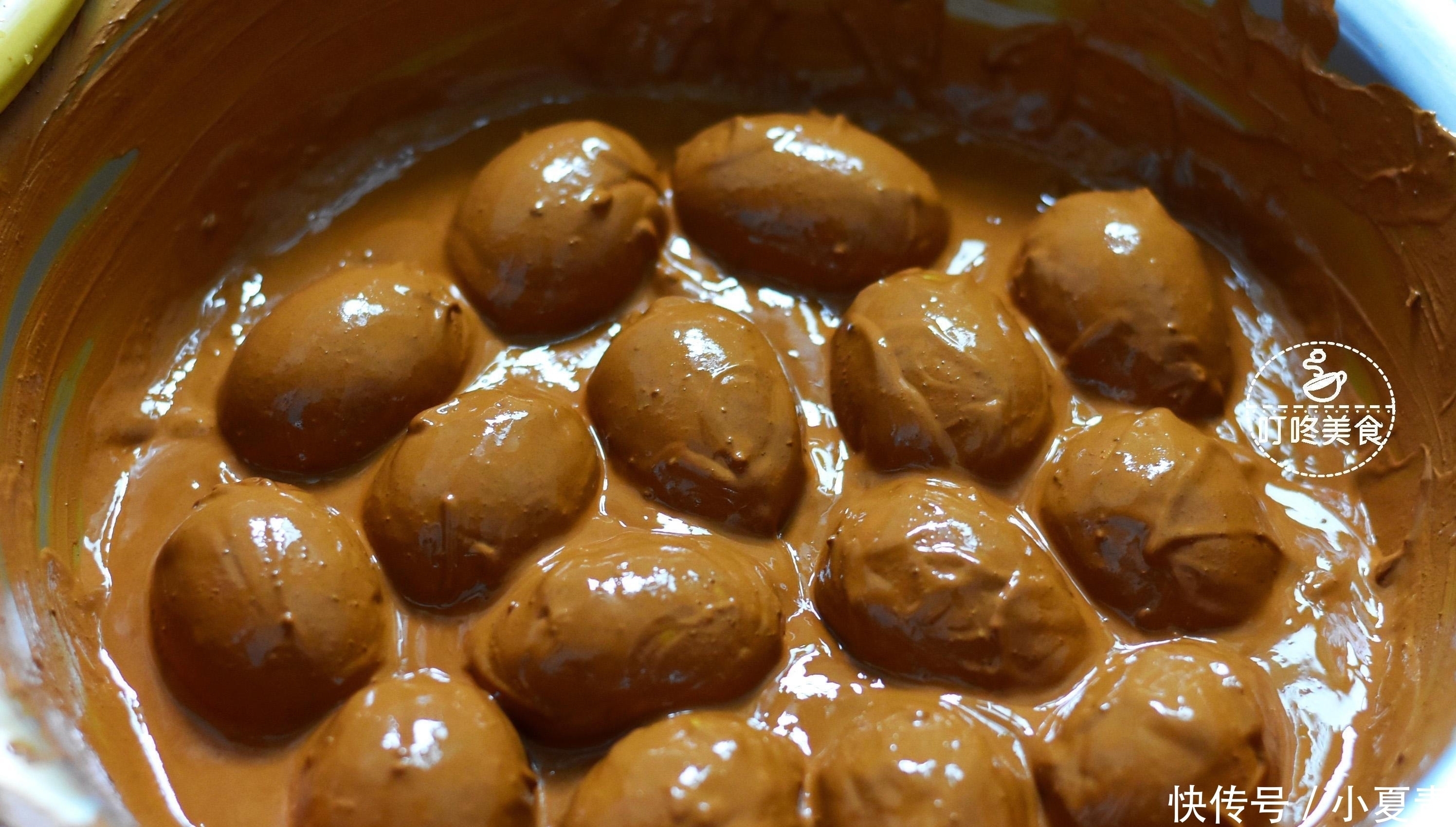 想吃咸鸭蛋不用买，教你腌制特简单，学会此方法，个个起沙又流油