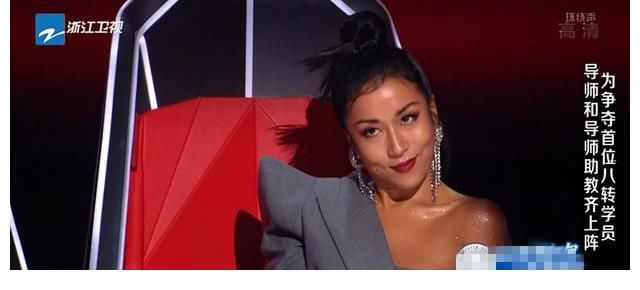 选手|《中国好声音》第十季首播，8位导师拥挤不堪，选手质量大打折扣