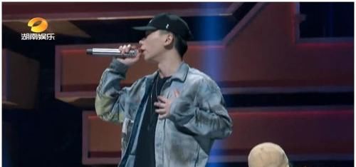 r《说唱听我的》迎来真正OG！谢帝对邓典果的态度，“太黑怕了”