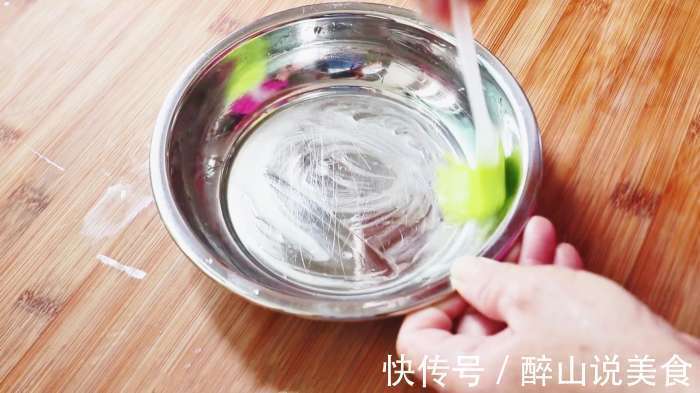 2勺糯米粉，4个鸡蛋，教你一个新吃法，比蛋糕店蛋糕好吃