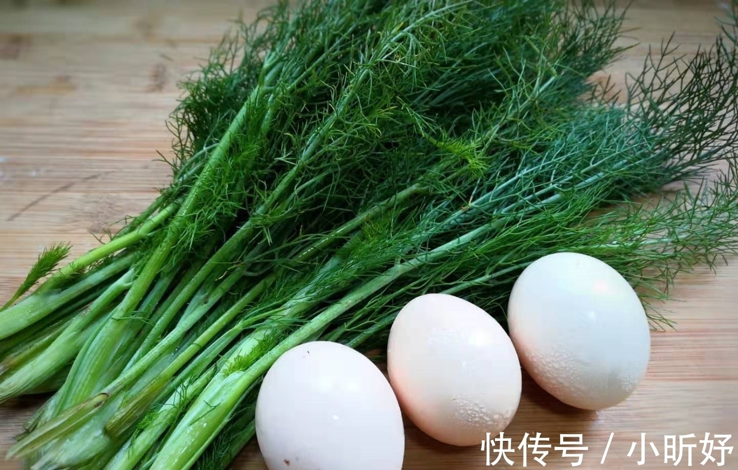 鸡蛋和这是绝配，晚饭炒一盘，隔天排宿便，小腹平坦，皮肤水灵