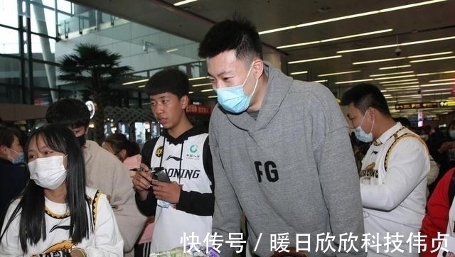 赵岩昊|我让你防谁?主帅杜锋暂停批评张镇麟!如何评价他的亚预赛表现?