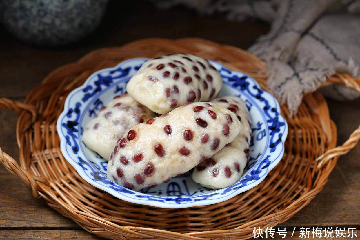 红豆别煮粥了,加山药和面粉上锅一蒸,松软香甜又养胃,老少皆宜