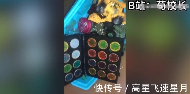 艾米莉亚|网友热议宅男的钱真的这么好骗一个饭团加个纸片卖89