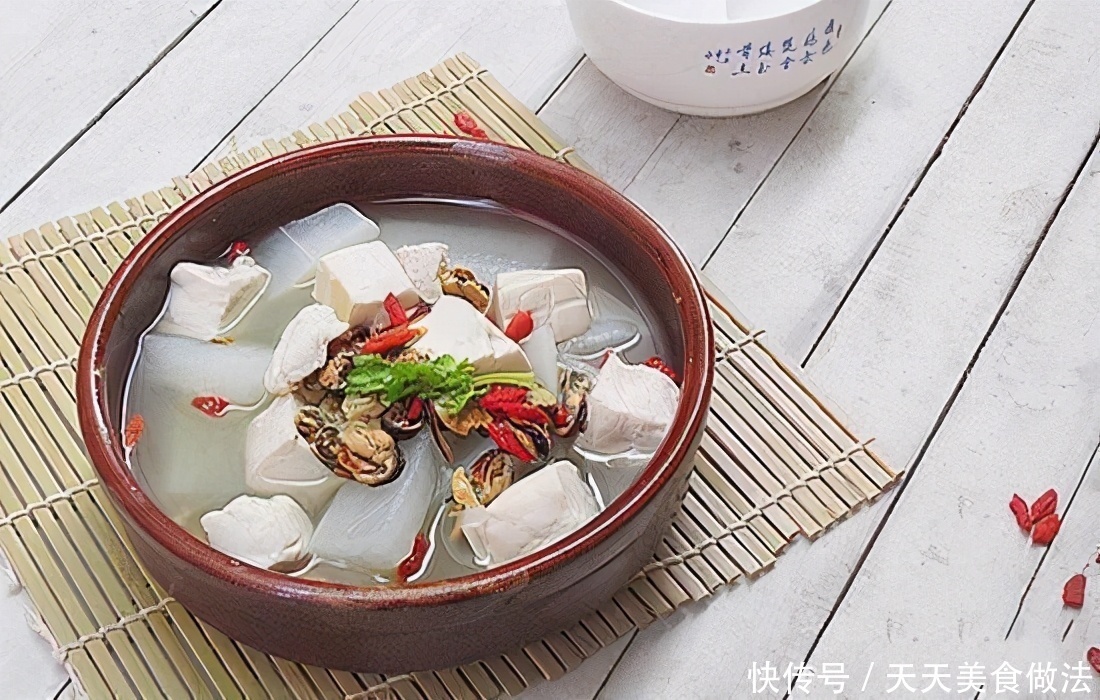 女性到了中年常吃3种美食,疏通血管,健脾养胃助消化