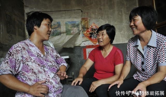 妈妈|46岁妈妈偶遇46岁奶奶,明明是同一年龄,差距却一目了然!