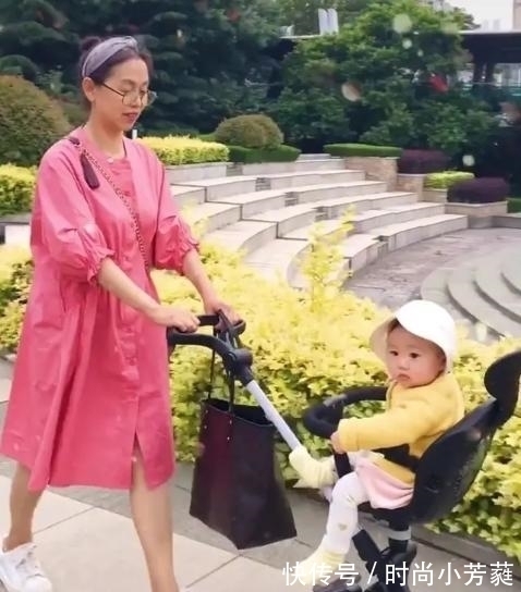 蕾丝 57岁姥姥意外爆红网络,不仅外孙带的好,时髦穿搭女儿辈都羡慕