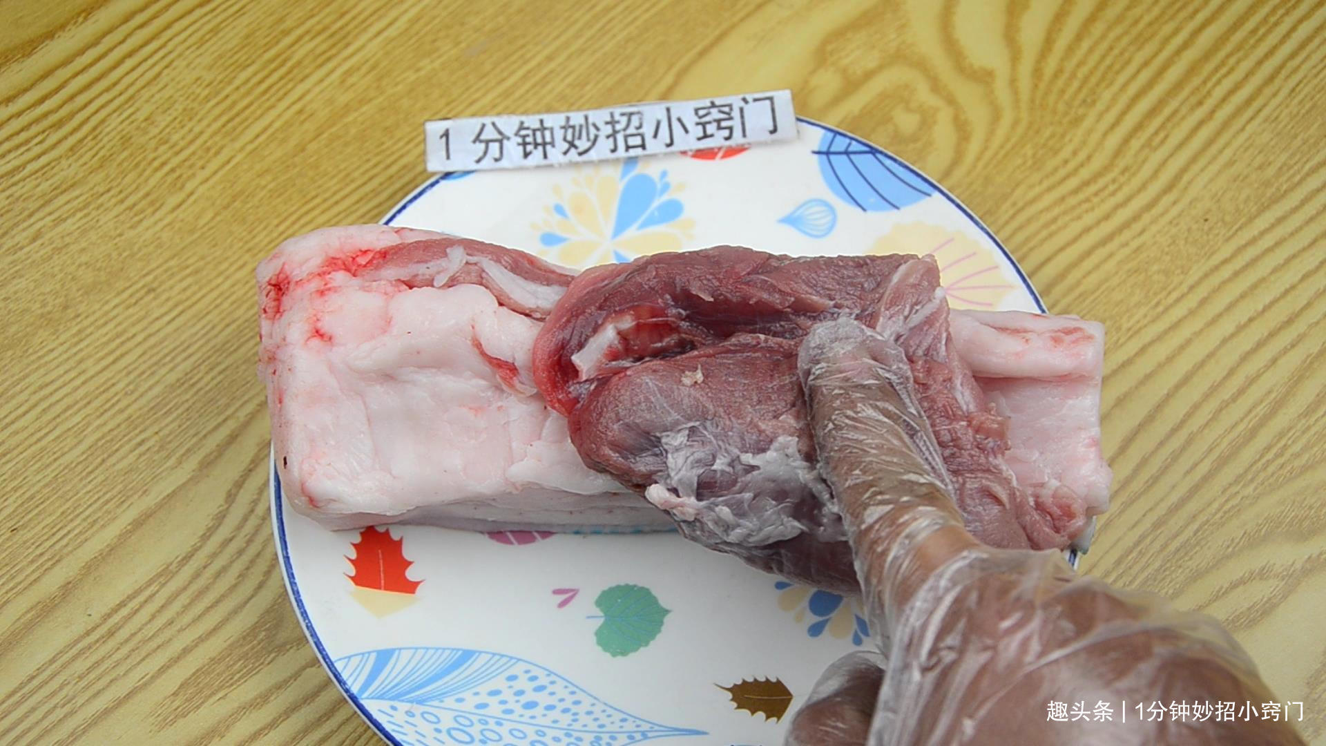 去猪毛别再用火烤了，老厨师教我一招，不用镊子拔，一根毛不留