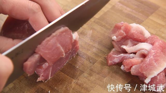 萝卜和它一起炖，味道特别鲜！热腾腾端上桌，营养下饭，吃完暖和
