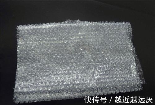 快递里的气泡垫直接扔掉?教你3个小妙用,解决各种生活烦恼