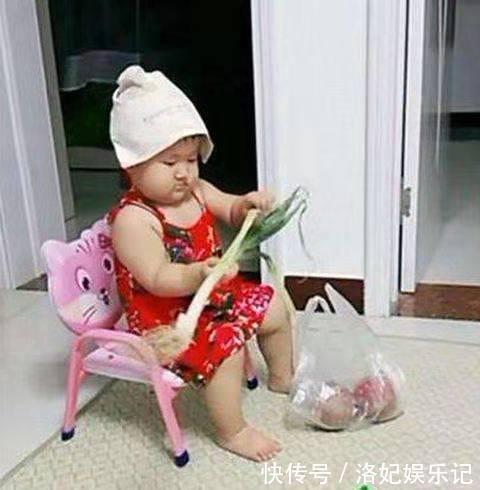 淘气|宝妈生病卧床,2岁女儿竟有模有样干起家务,网友:贴心小棉袄!