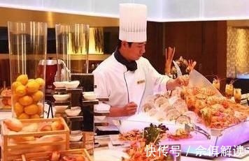 吃自助餐时，聪明人只拿“这3种”饮料，老板：难怪那么能吃