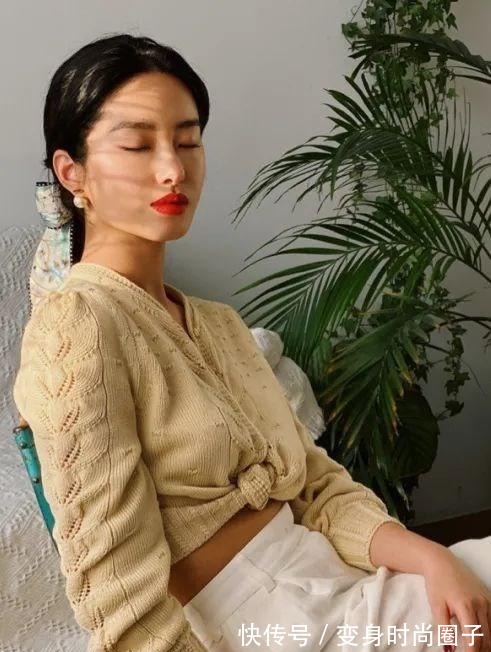 法式 法式搭配,如何运用丝巾提升造型质感,适合三十岁以上的女士!
