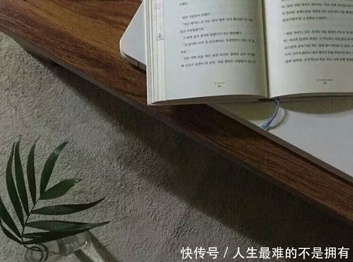 “直戳泪点”的英文个签：别低头，皇冠会掉，别流泪，坏人会笑