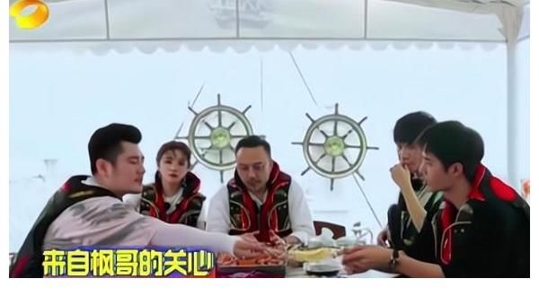 盲盒|王一博仿佛開了個假螃蟹，“手氣王”好運都在開盲盒了