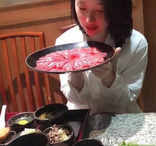 金喜媛|韩国美女热爱美食,疯狂健身后,身材婀娜多姿曲线迷人