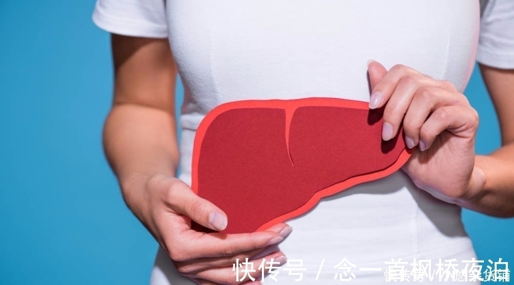 高抬脚时|不论男女,每天睡前抬腿15分钟,免费养生,7个好处不请自来