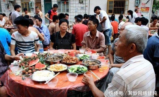 对饮|古代俗语:“父子不同桌,叔侄不对饮”,在现代人看来太不近人情