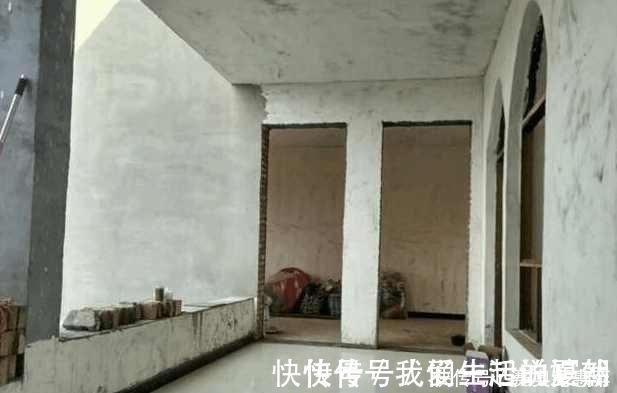 |表哥风光盖农村别墅,如今成全村人的笑话,都是面子惹的祸!