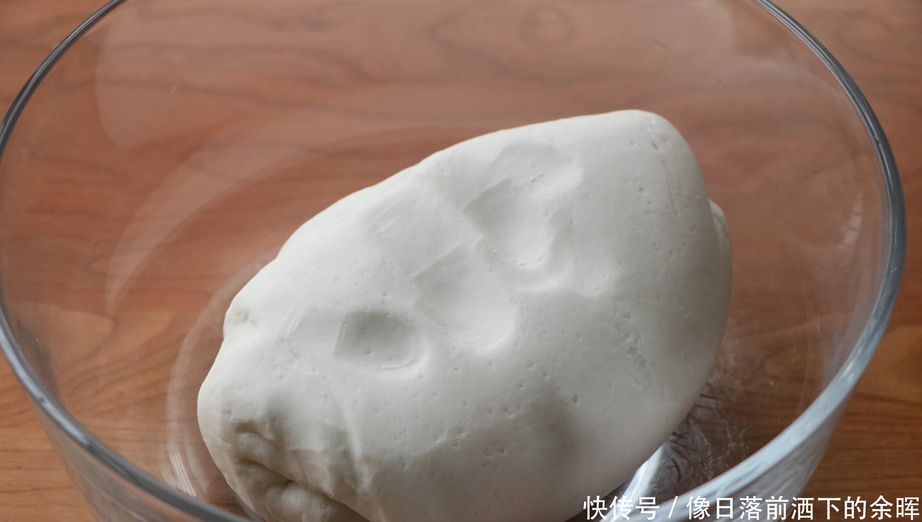 比包子馒头还好吃，外皮有嚼劲，馅料满满，一次吃3个都不过瘾！