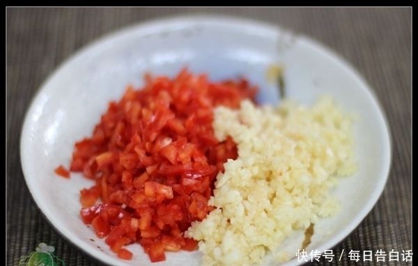 茄子吃了几十年,第一次用微波炉做,又香又软又快,太好吃了!