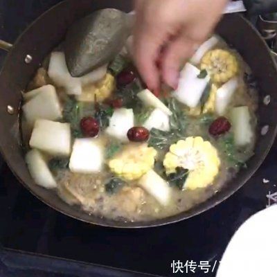 冬瓜|教你做灵魂炖鸡块，好吃不腻，每次做的都不够吃