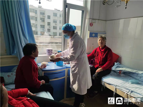 新闻记者|桓台县果里镇周家卫生院：住院病人吃上免费午餐