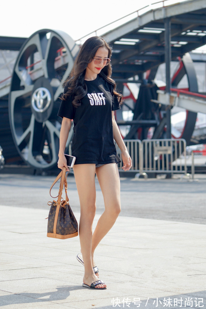 重庆|重庆街拍,几款简约又不失时髦感的舒适穿搭,打造完美的你