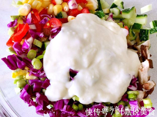 教你在家做焗烤甜椒盅,不仅美味而且卖相极佳,吃了还想再吃一个!