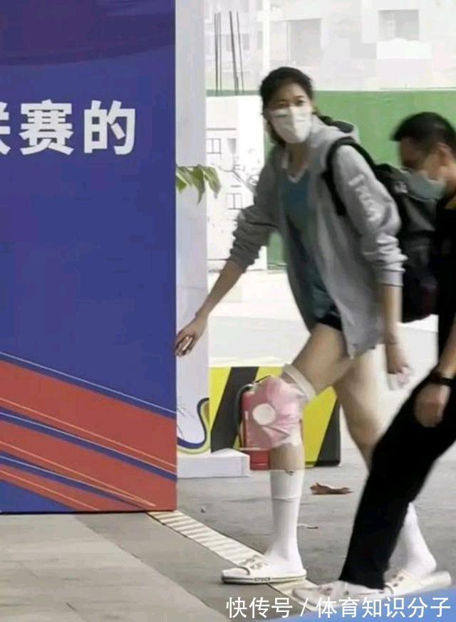 瓦尔加斯|女排迎来坏消息!李盈莹膝盖出现特殊情况,裹厚厚的绷带让人心疼