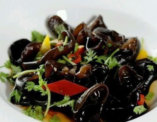 胡芹|黑木耳加一宝,常吃气色好了,子宫干净了,不想满脸皱纹可试试